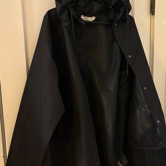 Black Rainproof Raincoat - Picture 2 of 4